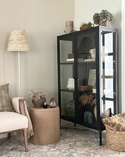 Witryna „Arden” – szklana gablota metalowa 90 cm, czarna