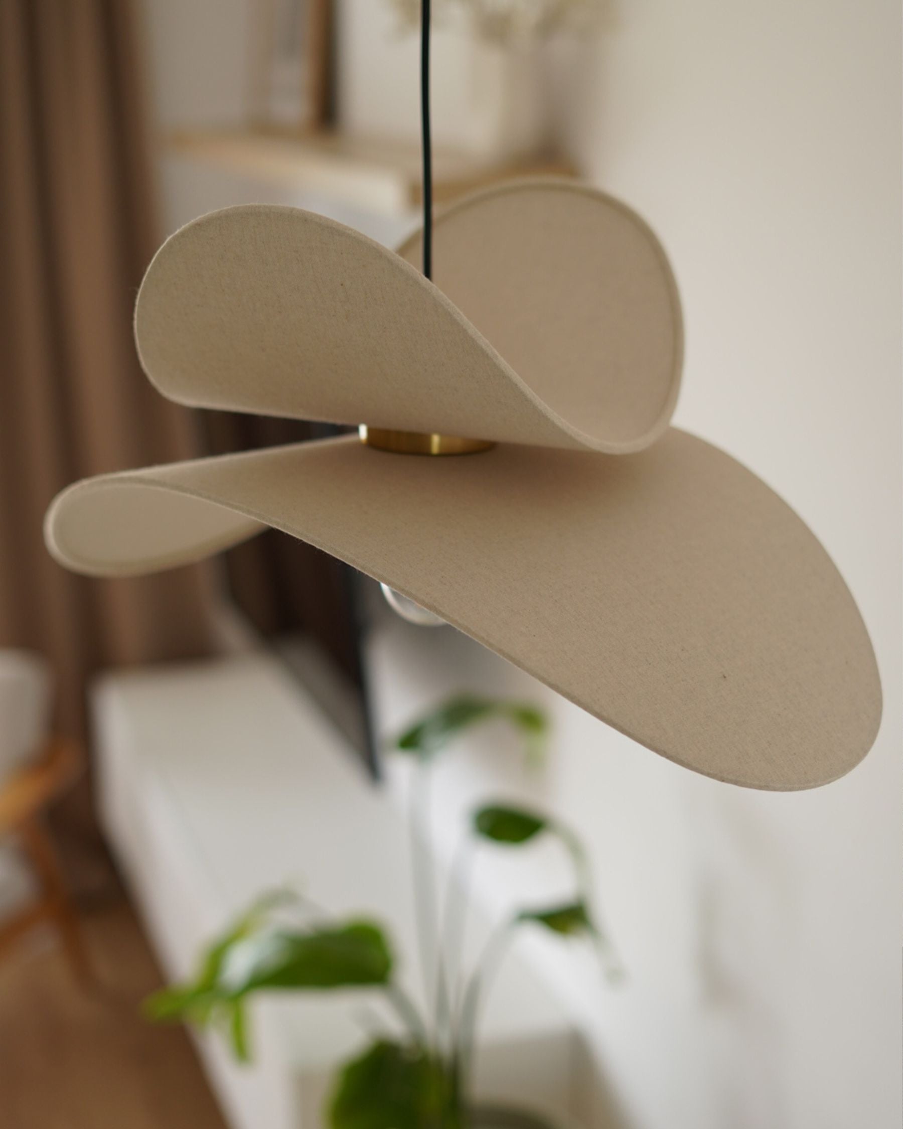 Lampa wisząca „Orla” – len syntetyczny, beżowa